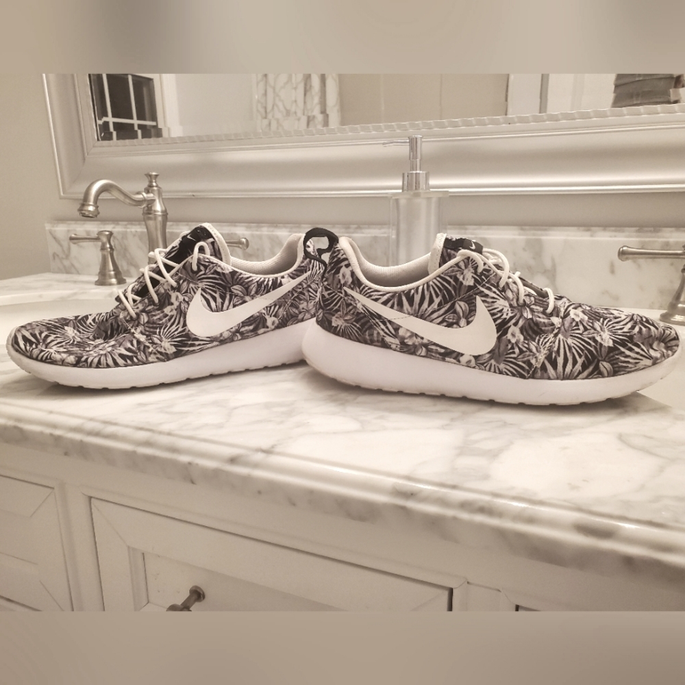 Nike Roshe Hawaiann Flower Print